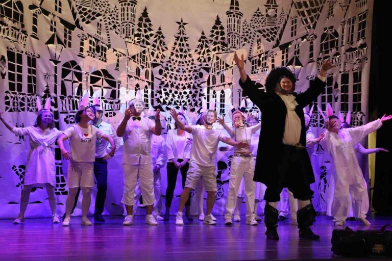 Radosne pożegnanie 2025 roku — świąteczna zabawa zespołu „Rudomianka”