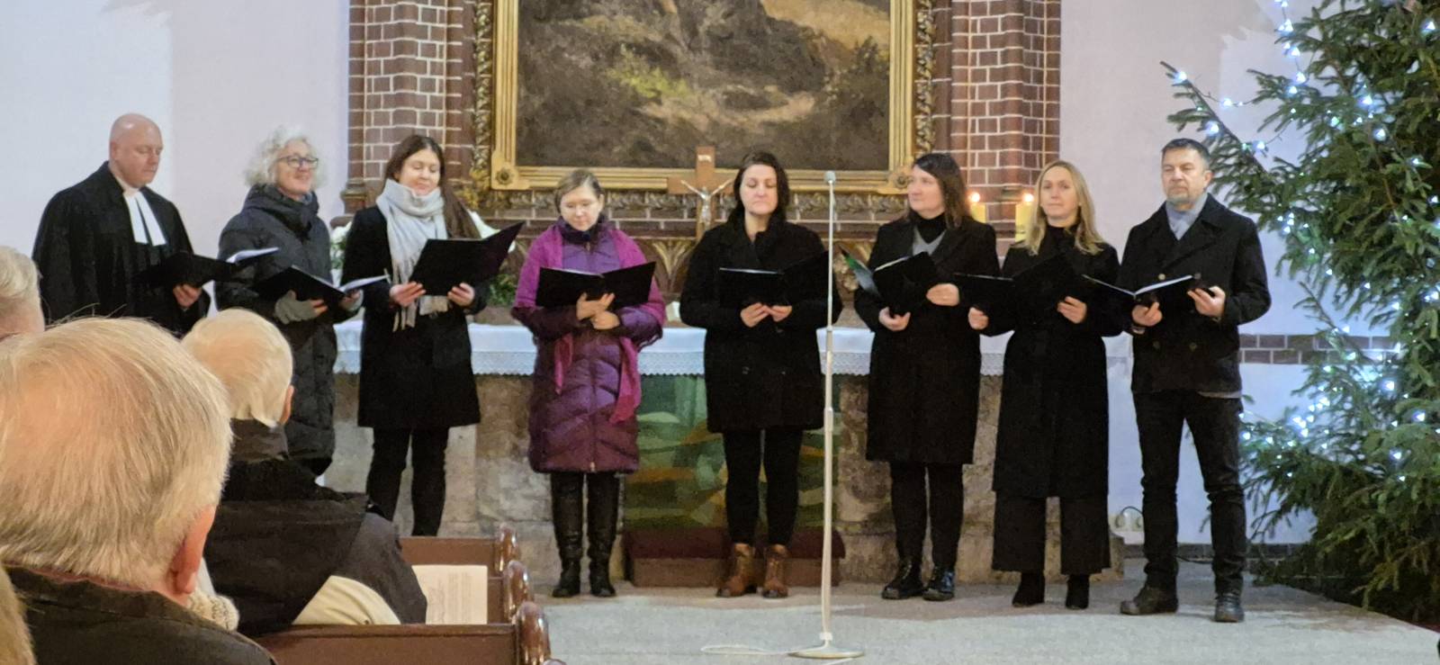 W kościele luterańskim kolędy wykonał tamtejszy chór parafialny.