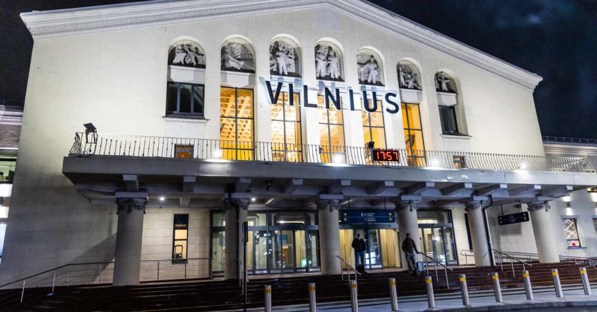 Znów Wilno, znów lotnisko, znów balony. Samoloty przekierowane do Kowna i Rygi