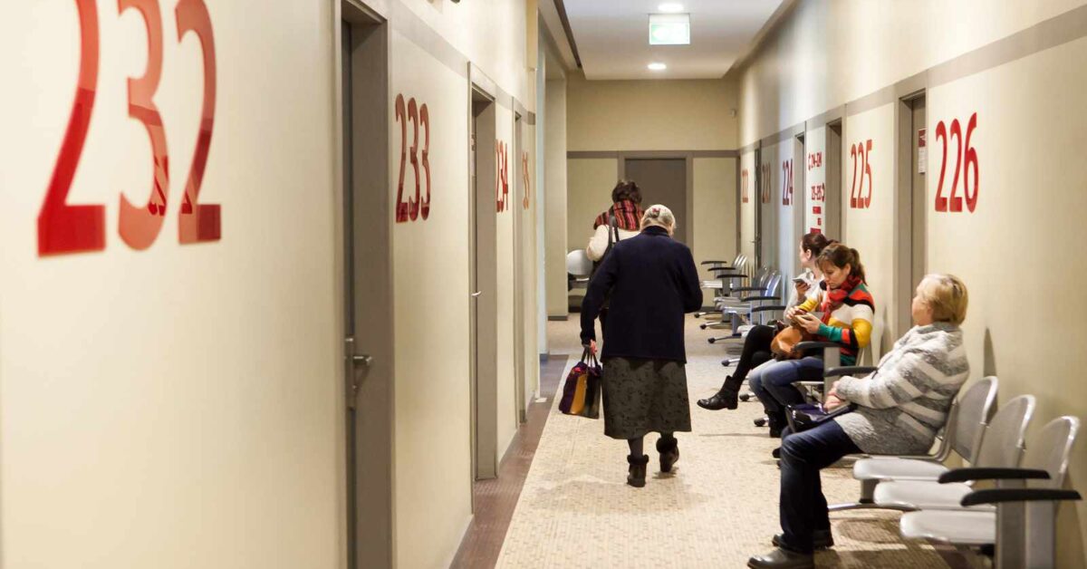 Grypa na Litwie. Rośnie liczba hospitalizacji i zgonów. Służby zalecają higienę