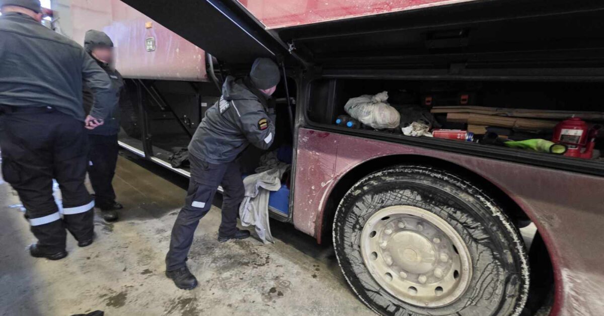 Litewscy celnicy zatrzymali… „cigarety-busa”. Nowy poziom bezczelności przemytników