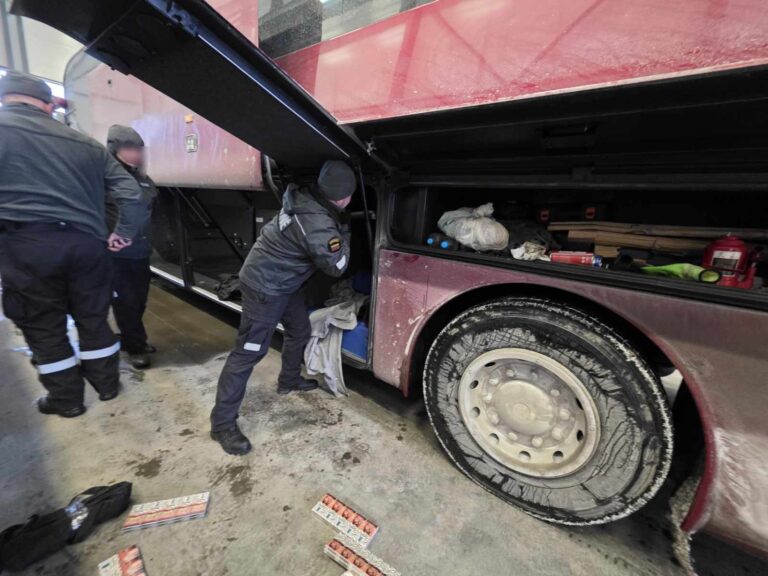 Litewscy celnicy zatrzymali… „cigarety-busa”. Nowy poziom bezczelności przemytników