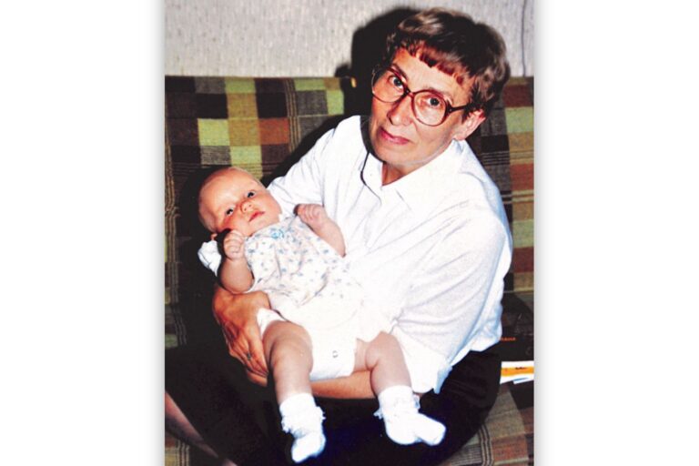 Alicja Lenczewska z bratanicą Olgą, 1993 r.