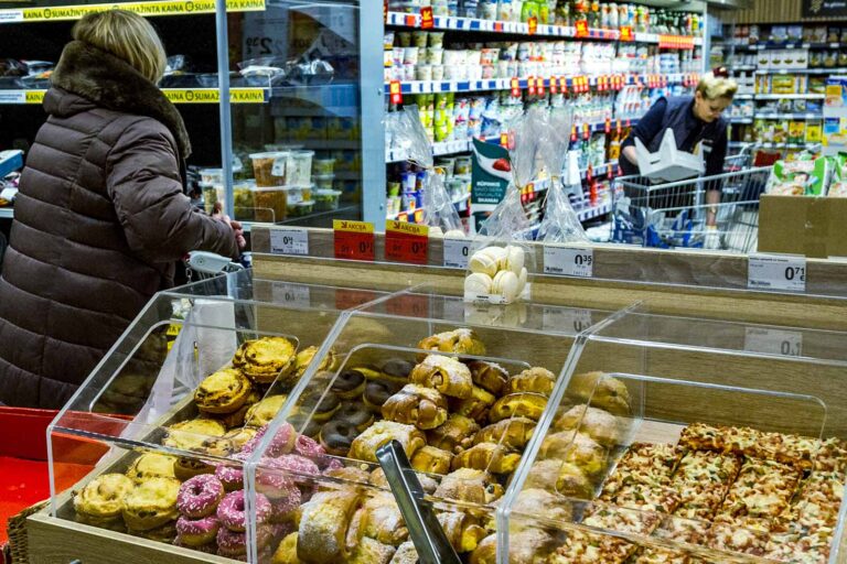 Sklep spożywczy.