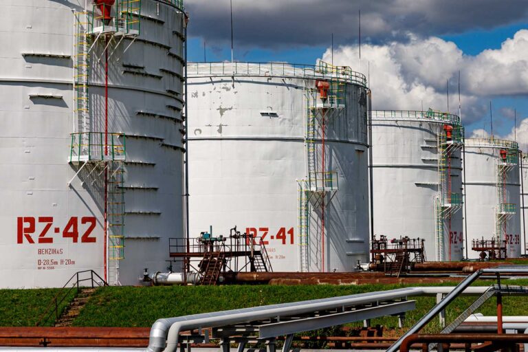 Magazyny paliwa.