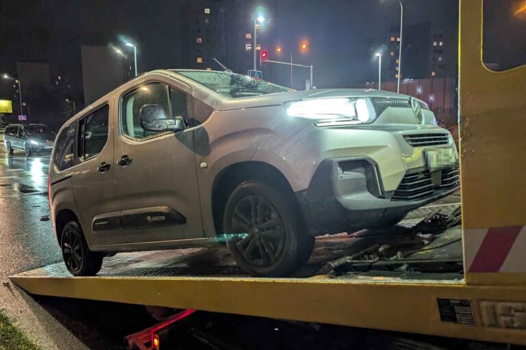 Metody oszustów na drogach. Doprowadzają do stłuczki, wyłudzają odszkodowanie
