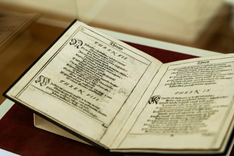 Pierwodruki wydań dzieł Jana Kochanowskiego to jedne z najcenniejszych zbiorów Ossolineum we Wrocławiu.