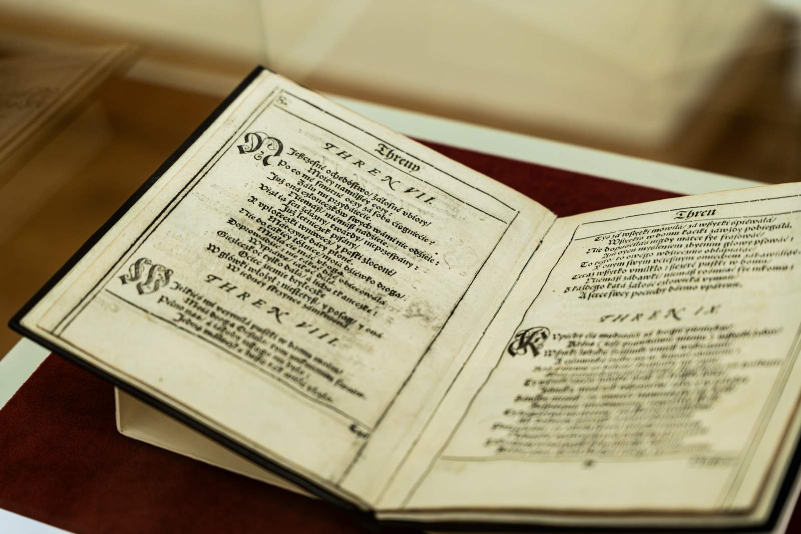 Ossolineum-2026-03-21-PORTAL Pierwodruki wydań dzieł Jana Kochanowskiego to jedne z najcenniejszych zbiorów Ossolineum we Wrocławiu.