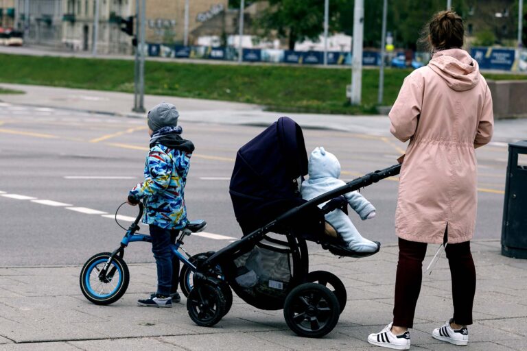 Ponad 213 mln euro zaległych alimentów. Dłużnicy stracą prawo jazdy?