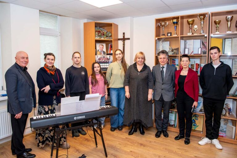 Uczestnicy seminarium w Szkole Muzycznej w Niemenczynie.