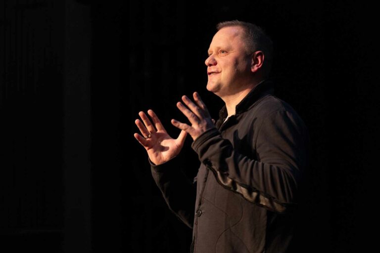 Spektakl „W pokoju nastolatka”, czyli apel do dorosłych