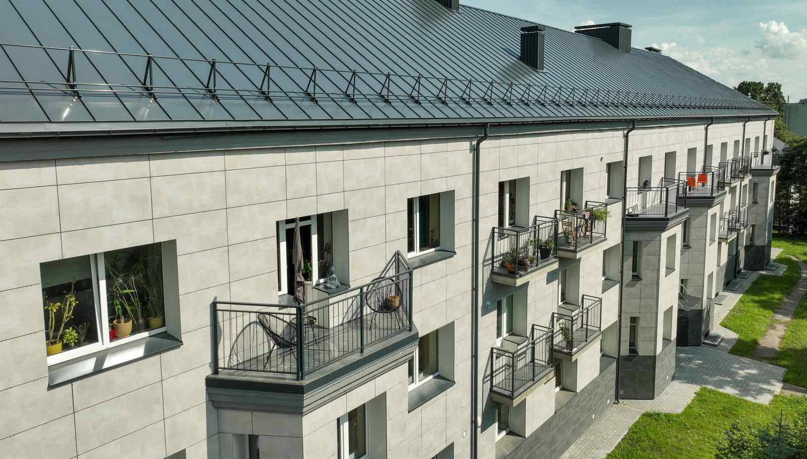 Blok wielomieszkaniowy przy ul. Trakų 31 w Kownie po renowacji.