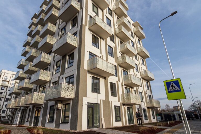 Wielomieszkaniowy dom.