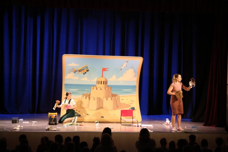 „Trzy księżniczki na ziarnku piasku!” Spektakl dla dzieci w Rudominie.