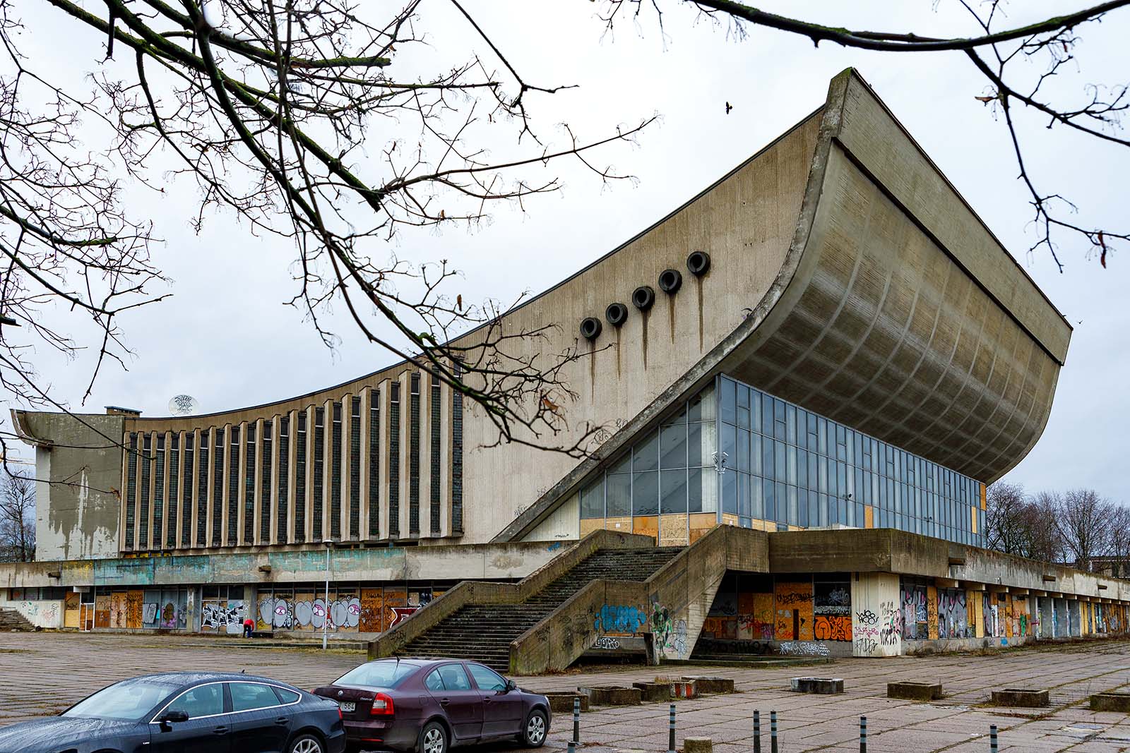 Wzniesiony w 1971 r. Pałac Koncertów i Sportu od ponad 20 lat pozostaje nieczynny i stopniowo popada w ruinę.