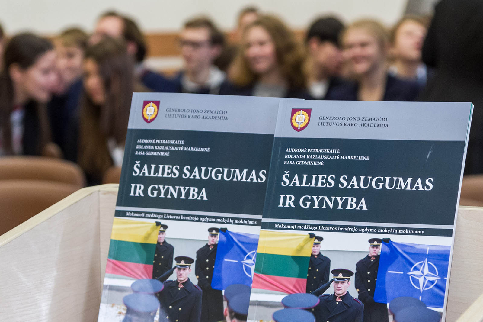 Książki o obronności.