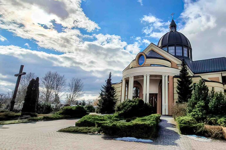 Parafia pw. św. Antoniego Marii Zaccarii została erygowana 5 lipca 1995 r.