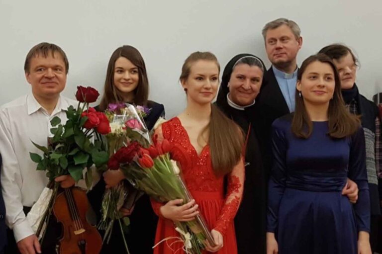 Koncert charytatywny Zbigniewa Lewickiego na rzecz hospicjum.