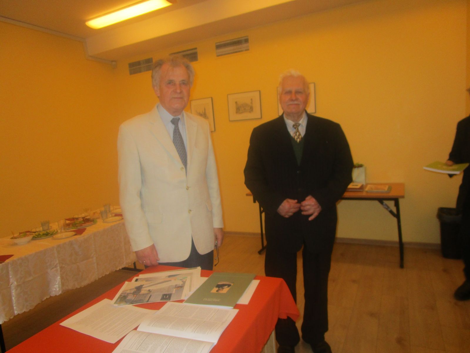 Prof. Romuald Brazis i prof. Ryszard Kuźmo.
