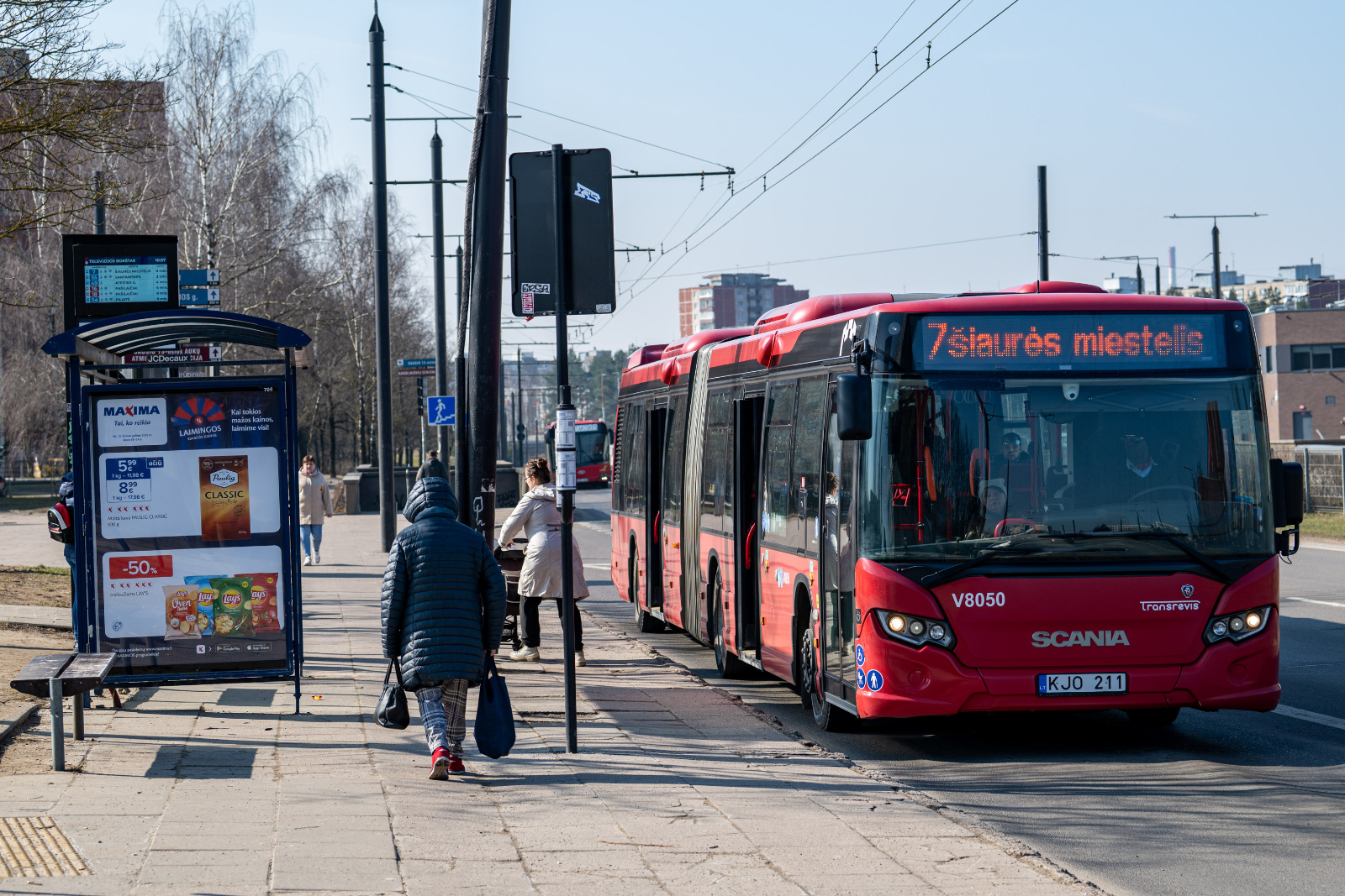Przystanek autobusowy.