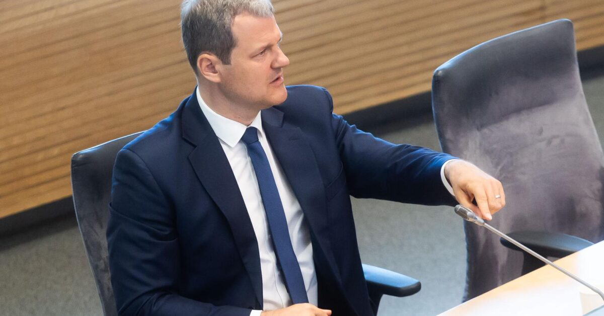 Paluckas rezygnuje z immunitetu, ale nie z mandatu poselskiego