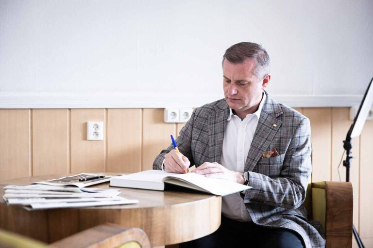 Europoseł Marcin Sypniewski.