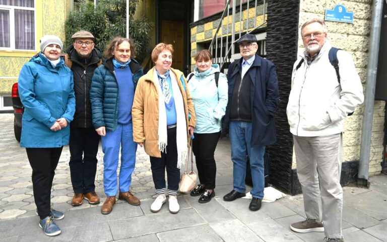 Uczestnicy kwietniowej wyprawy do Gruzji H. Krasowska (z lewej), J. Sroka, M. Pantuła, J. Pawlik D. Gałyga, J. Wróbel, A. Osiniak.