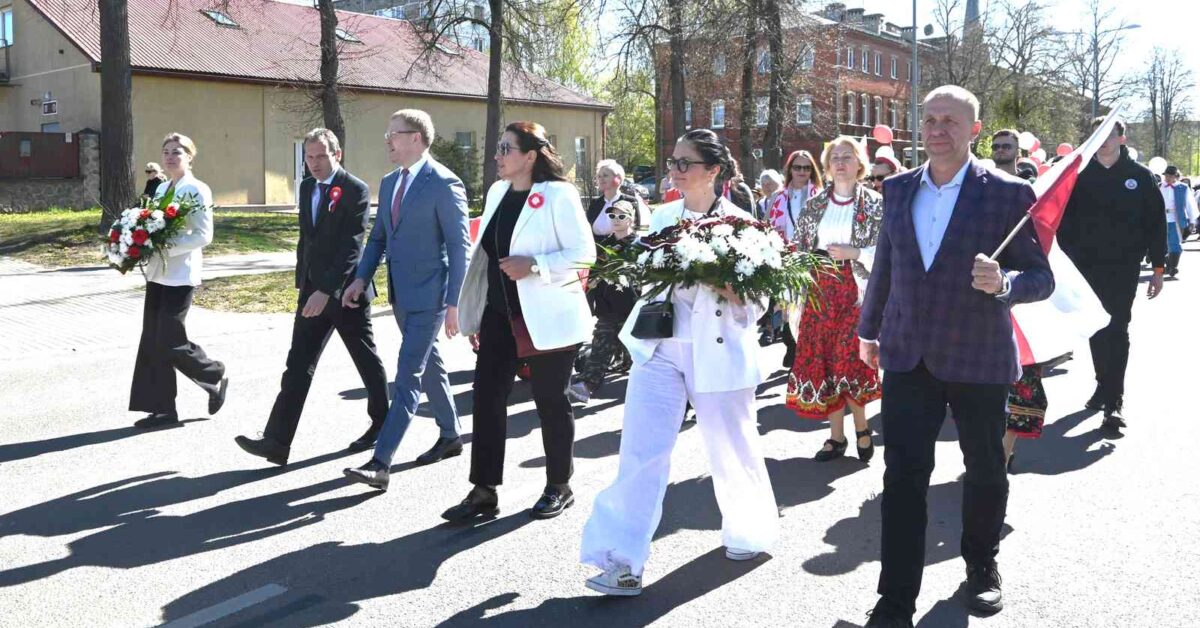 Tegoroczny „Marsz Polonii” w Dyneburgu — biało-czerwony pochód pamięci i wspólnoty