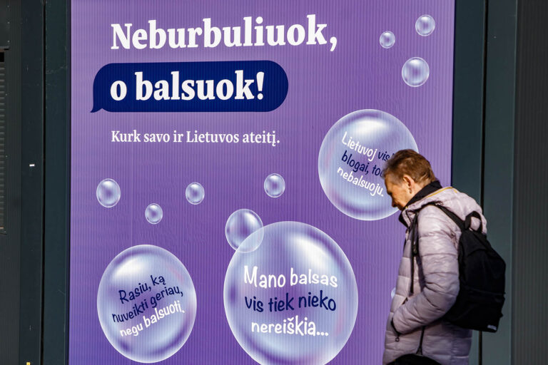 Szyld: „Nie gadaj bzdur, głosuj!”.