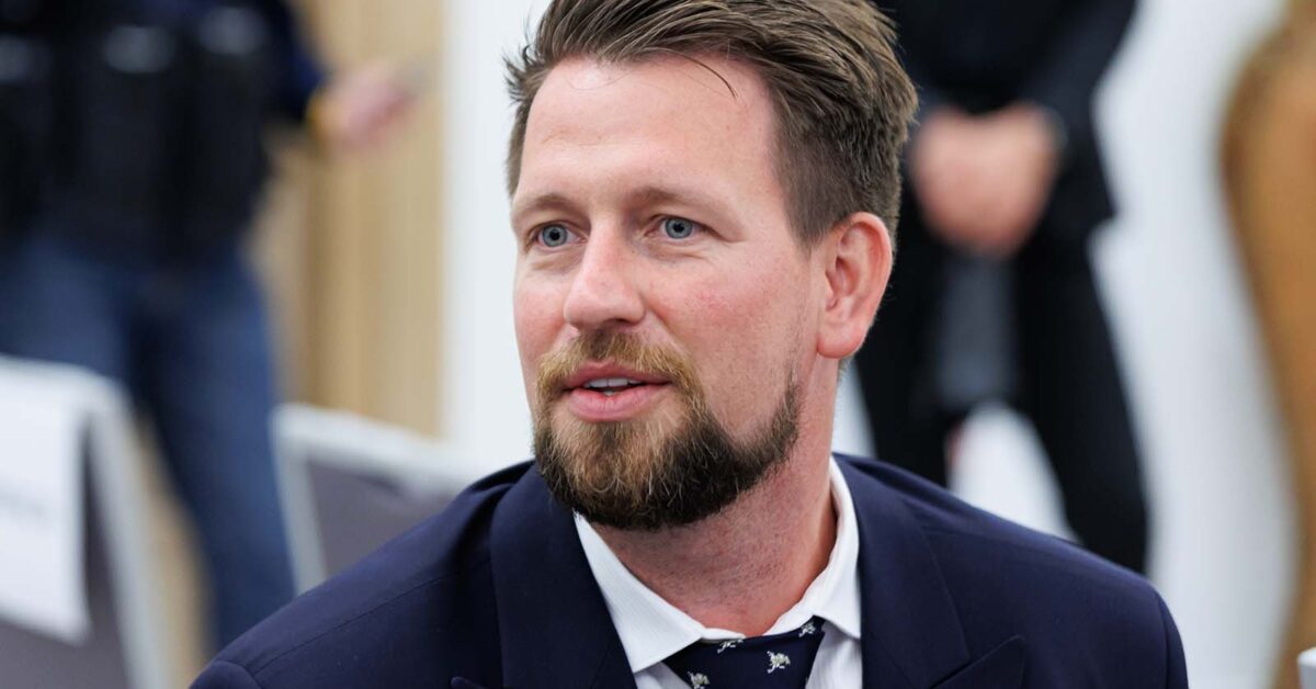Politycy i gotówka. Ekspert: „Czy będą mogli wytłu