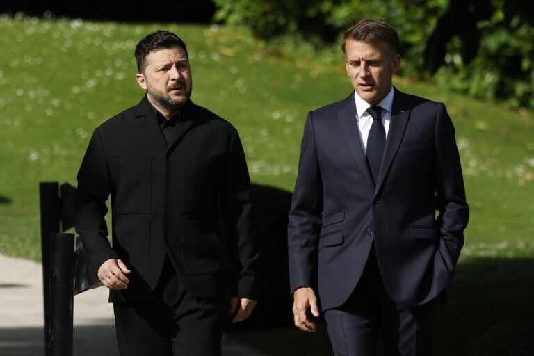 Na szczycie G7 we francuskim Evian obecny był także gościnnie prezydent Ukrainy, spotkał się m.in. z prezydentem Francji.