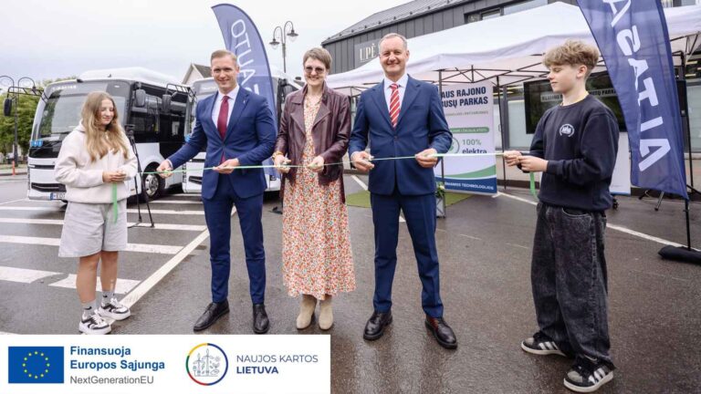 Uroczyste otwarcie nowej floty autobusowej oraz infrastruktury ładowania w Niemenczynie.