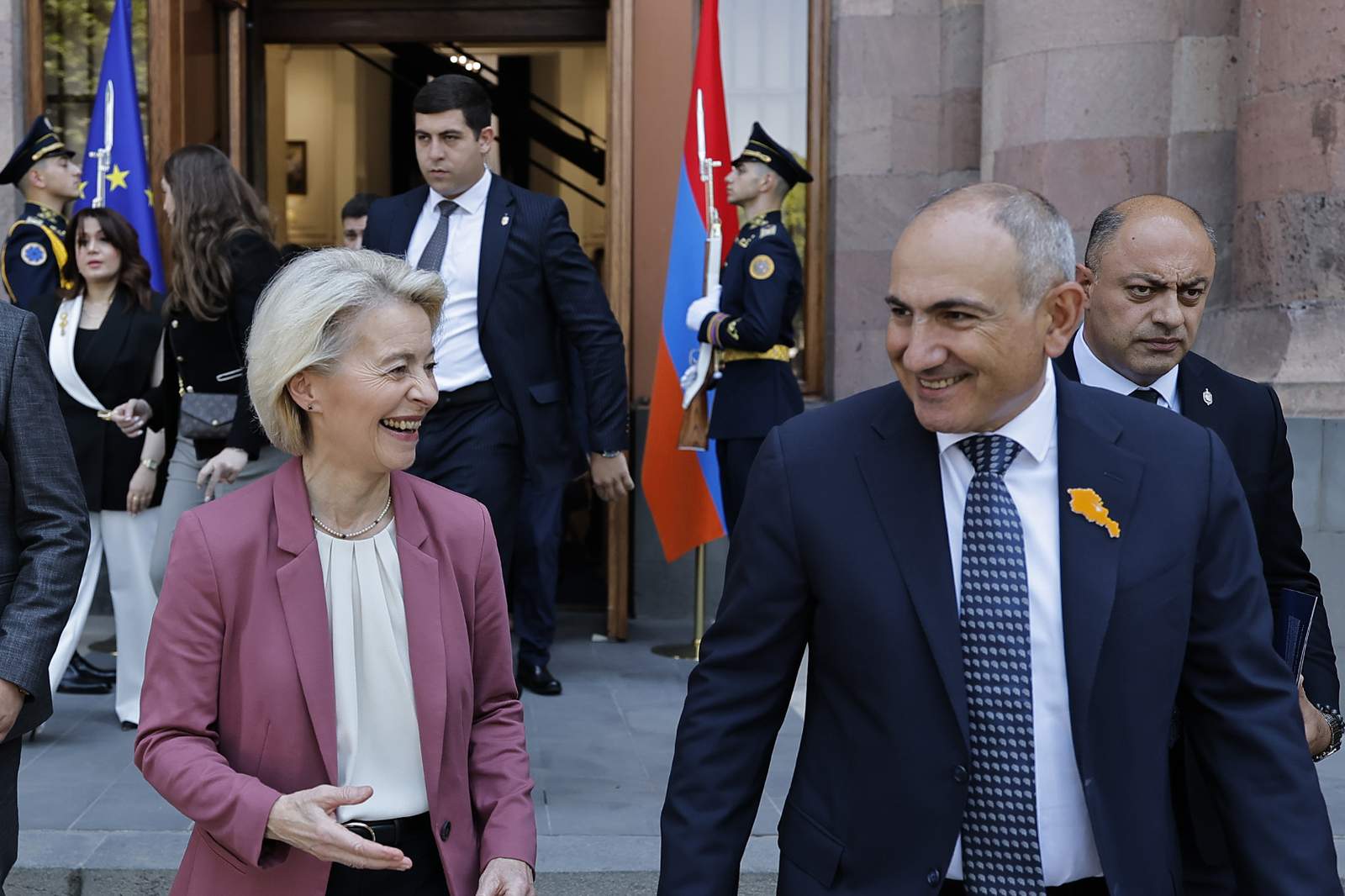 Armenia-2026-08-01-PORTAL 2 lipca przewodnicząca Komisji Europejskiej Ursula von der Leyen odwiedziła Erywań. Rozmowy z premierem Nikolem Paszynianem dotyczyły również środków mających na celu zmniejszenie zależności gospodarczej Armenii od Rosji.
