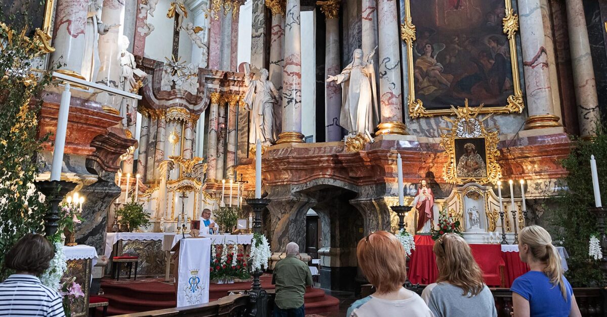 Szkaplerz Matki Bożej — znak opieki Maryi, który przetrwał ponad 750 lat