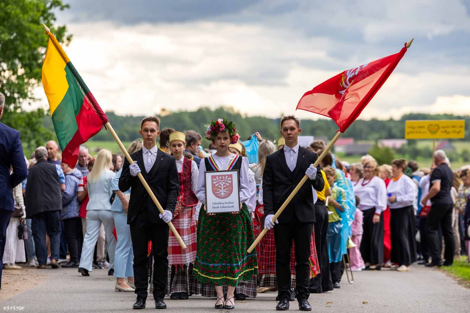 SPOL-herb-2026-07-21-1 13 czerwca w Glinciszkach odbyła się uroczystość, podczas której zaprezentowano nowy herb miejscowości.