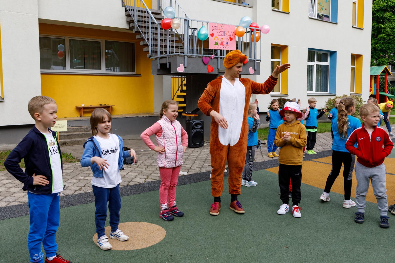 Animator wśród przedszkolaków.