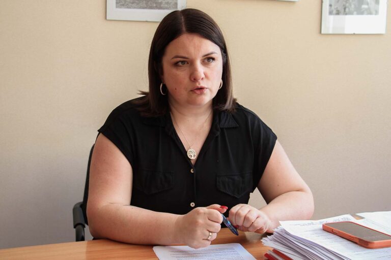 Dyrektor Gimnazjum w Awiżeniach, Alicja Bilińska.