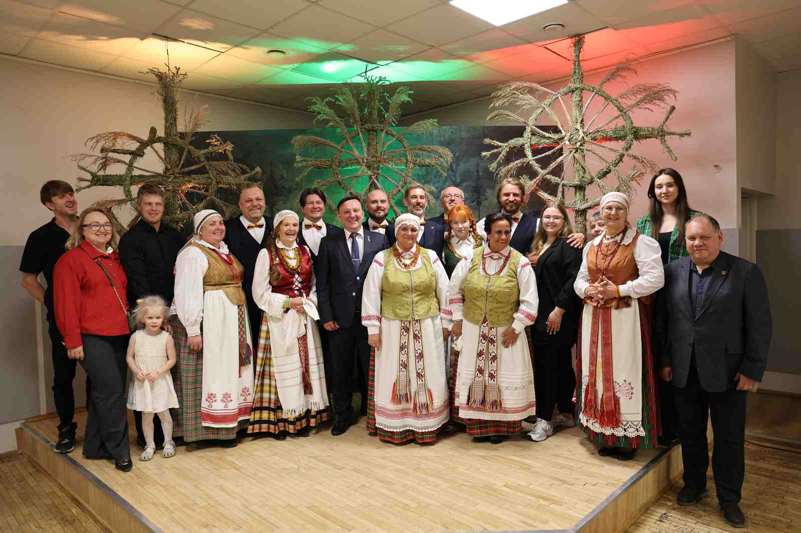 spol-hymn-2026-07-09-PORTAL W tym roku Centrum Kultury w Rudominie po raz kolejny włączyło się w obchody święta państwowego, organizując wspólne śpiewanie hymnu narodowego.