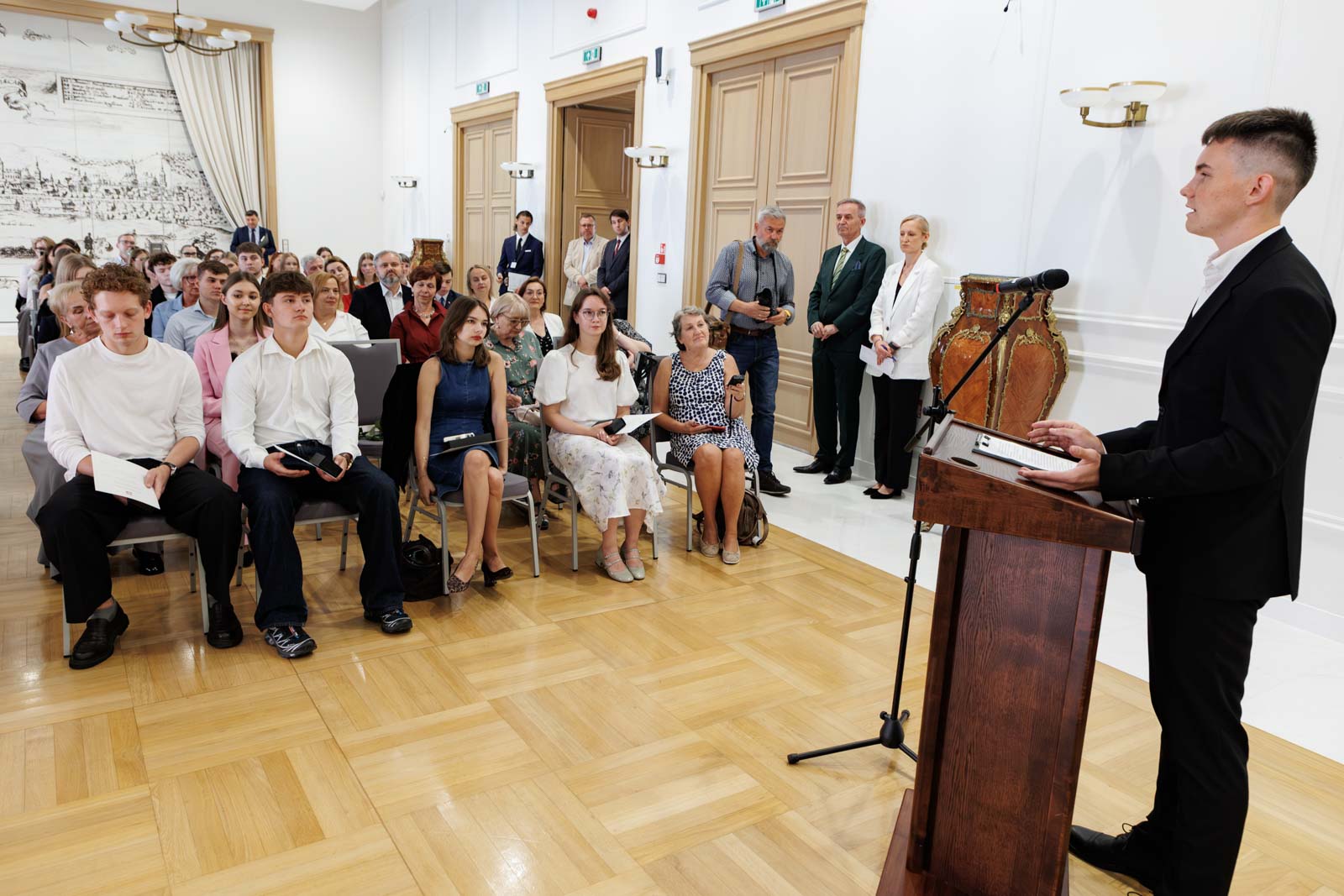 MPL_2716 Wręczenie dyplomów absolwentom szkół polskich na Litwie w Ambasadzie RP w Wilnie.