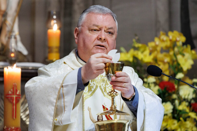 Ks. Mirosław Grabowski.