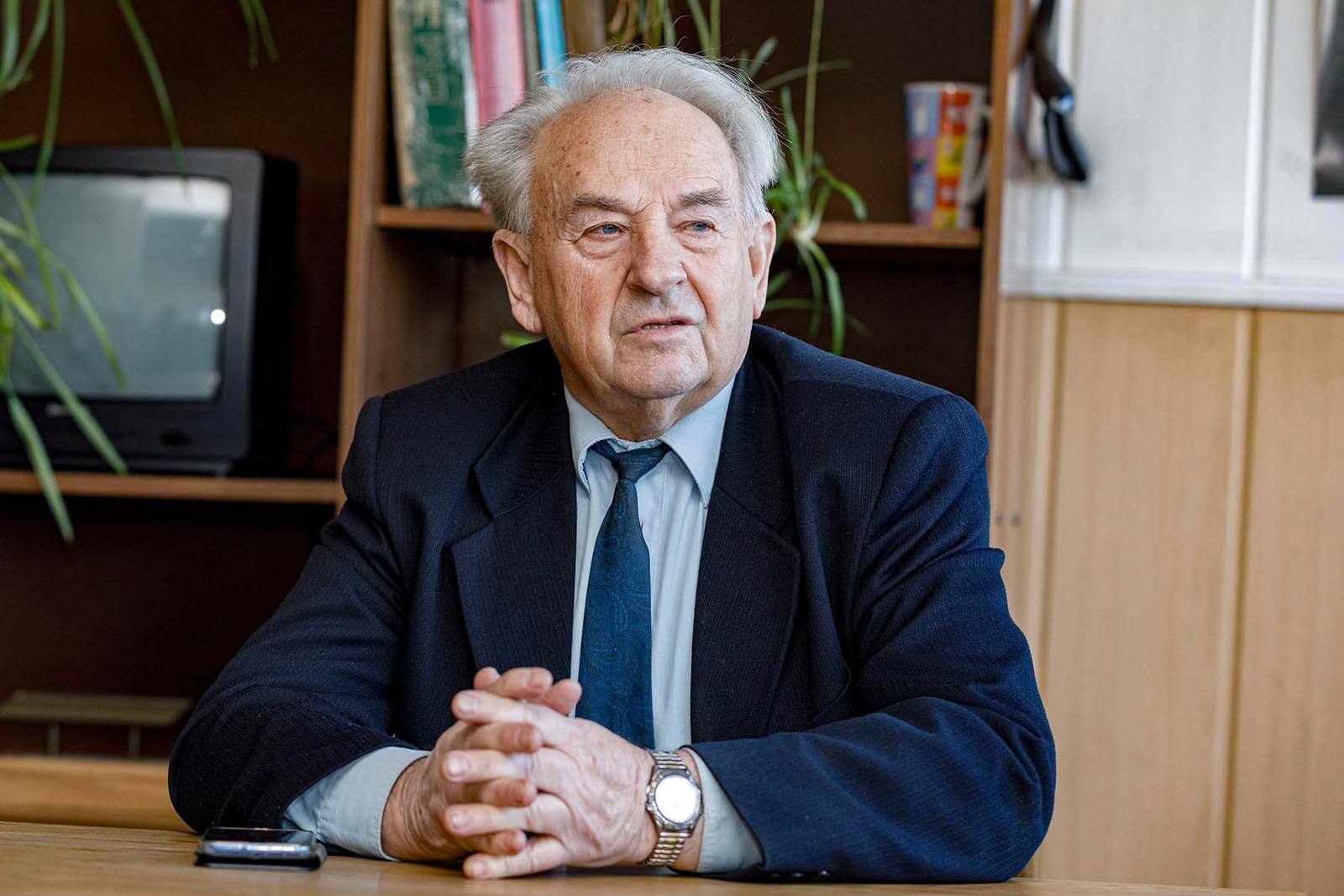 Leon Luczek, były wieloletni dyrektor szkoły w Kiwiszkach .