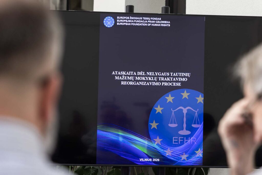Przedstawiony raport EFHR nt. polskich szkół w rejonie trockim ostrzega, że może dochodzić do złamania prawa państwowego i segregacji. Teraz pojawiły się nowe głosy, w tym mera i przewodniczącego Sejmu RL.