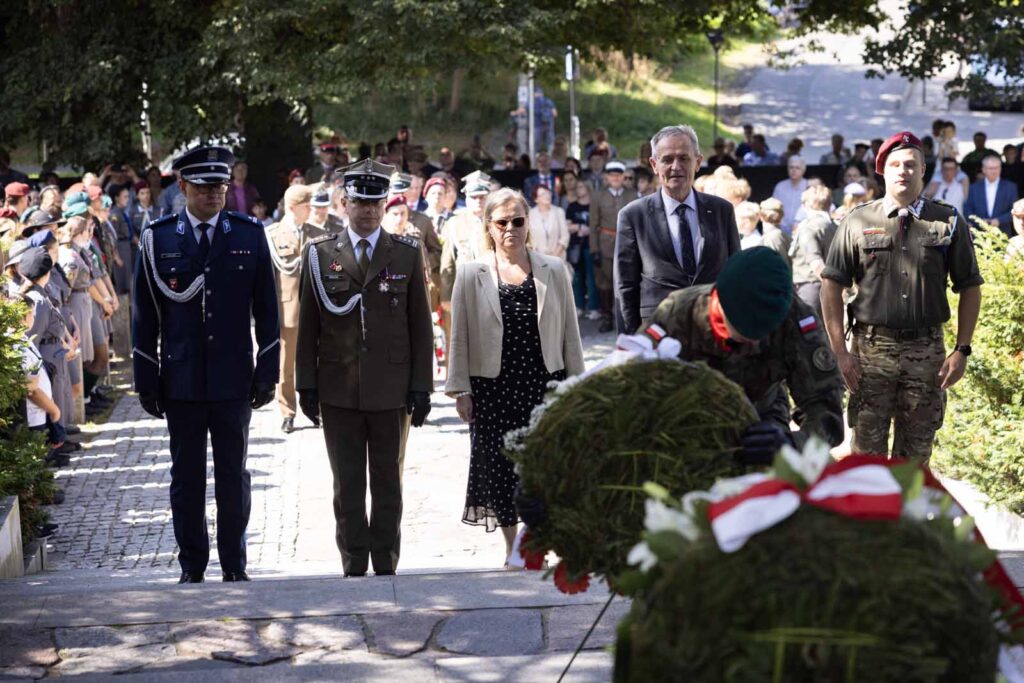 Jak co roku, obchody Święta Wojska Polskiego i rocznicy Bitwy Warszawskiej zgromadziły patriotów na wileńskiej Rossie.