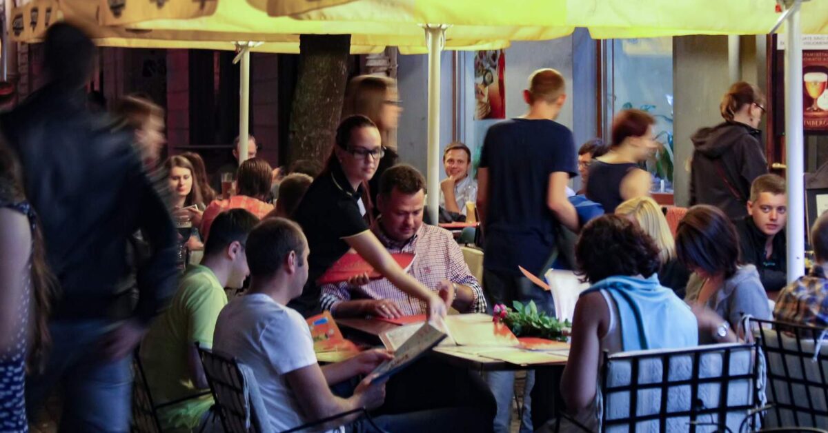 „Tu jest bezpieczniej” – Wilno chce, by bezpieczeństwo stało się nowym standardem nocnego życia