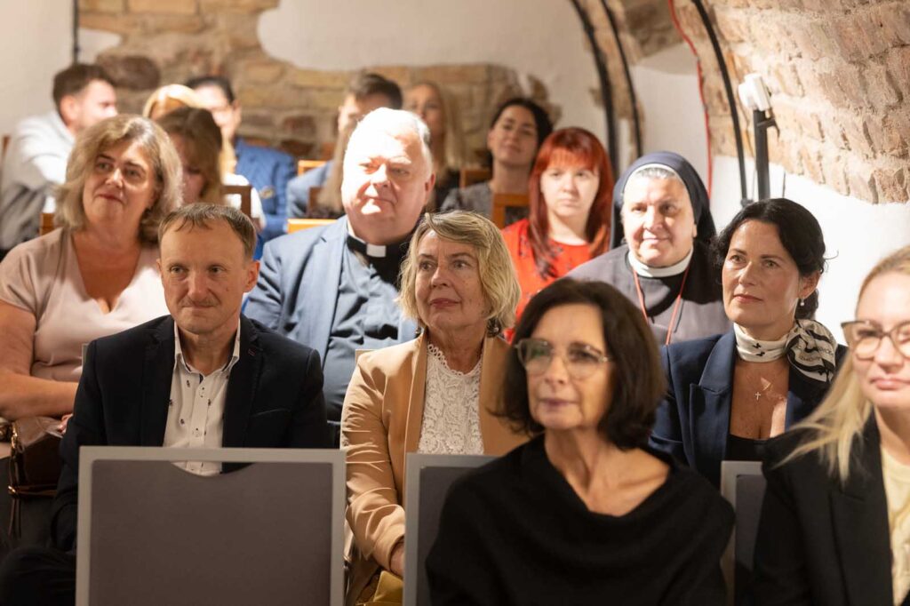 Akcja Narodowego Czytania w Wilnie odbyła się w zabytkowych piwnicach Pałacu Paców.