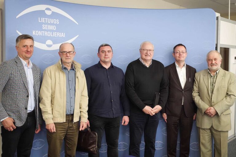 Uczestnicy spotkania LAA z kontrolerem sejmowym Aleksandrem Radczenką.