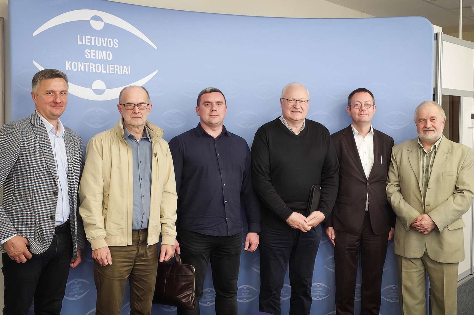 WYDA-autoserwisy-2026-09-22-PORTAL Uczestnicy spotkania LAA z kontrolerem sejmowym Aleksandrem Radczenką.