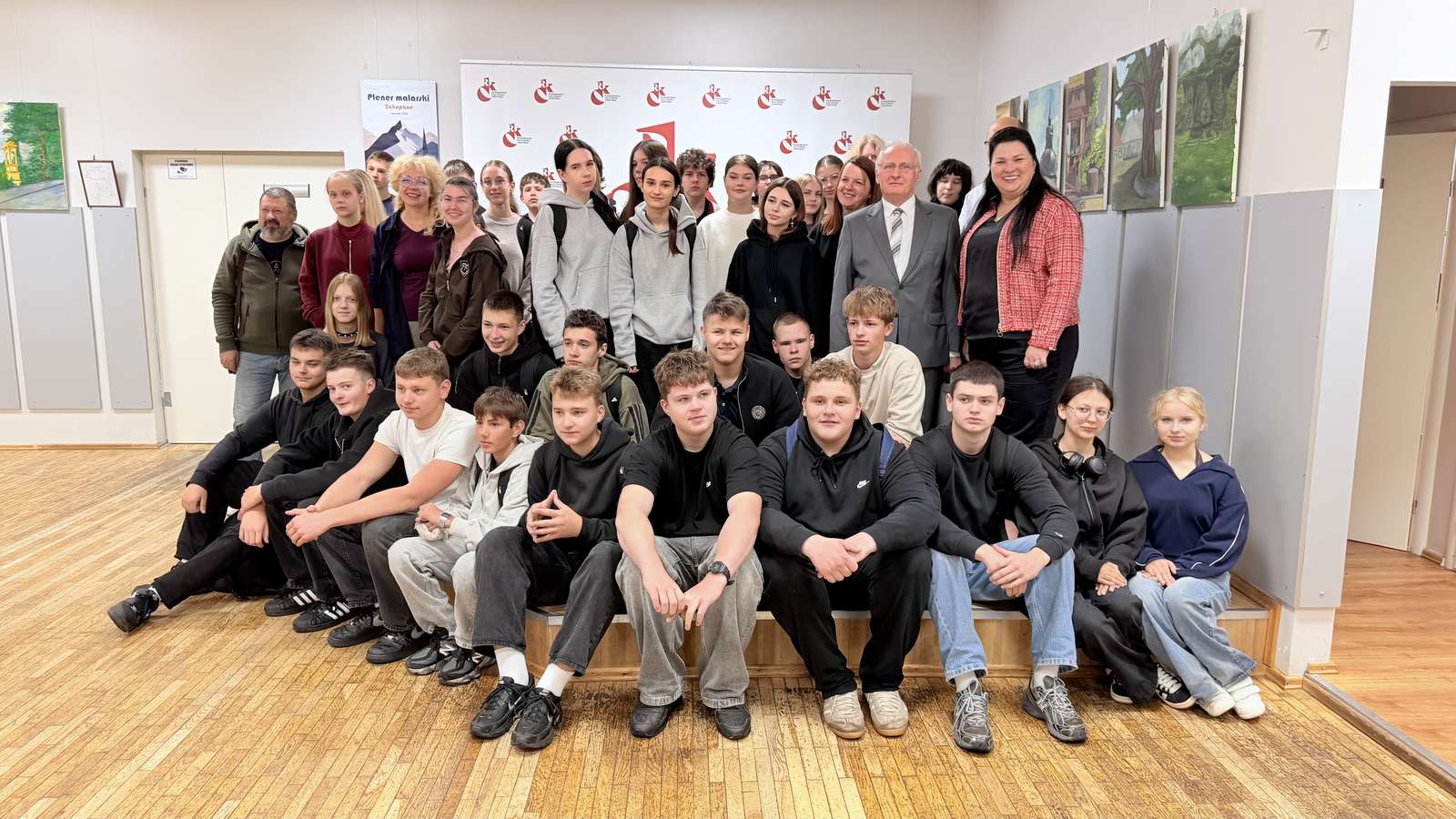 Wystawa prac młodych artystów w Centrum Kultury w Rudominie.