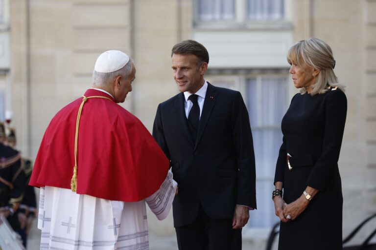 Papież Leon XIV podczas pierwszej papieskiej podróży do Francji ostrzegł przed zagrożeniami związanymi ze sztuczną inteligencją i rozwojem technologii.
