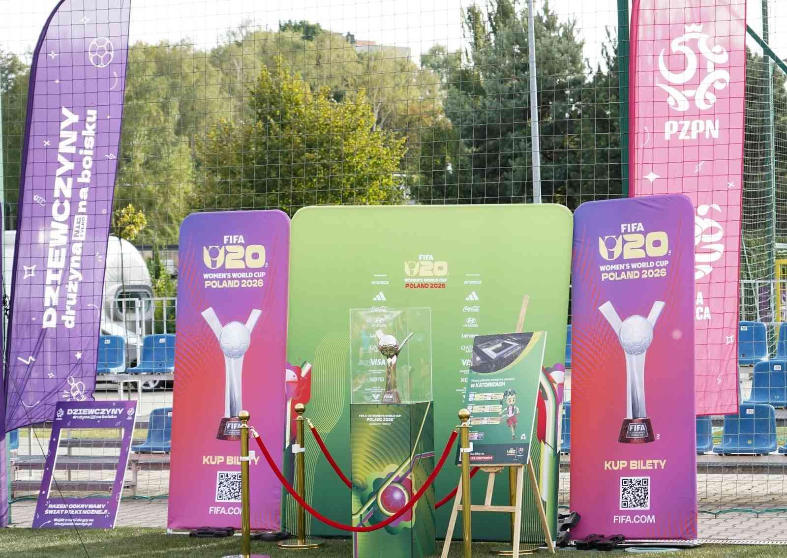 sport-2026-09-05-PORTAL Takie trofeum czeka na zwyciężczynie mundialu rozgrywanego w Polsce.